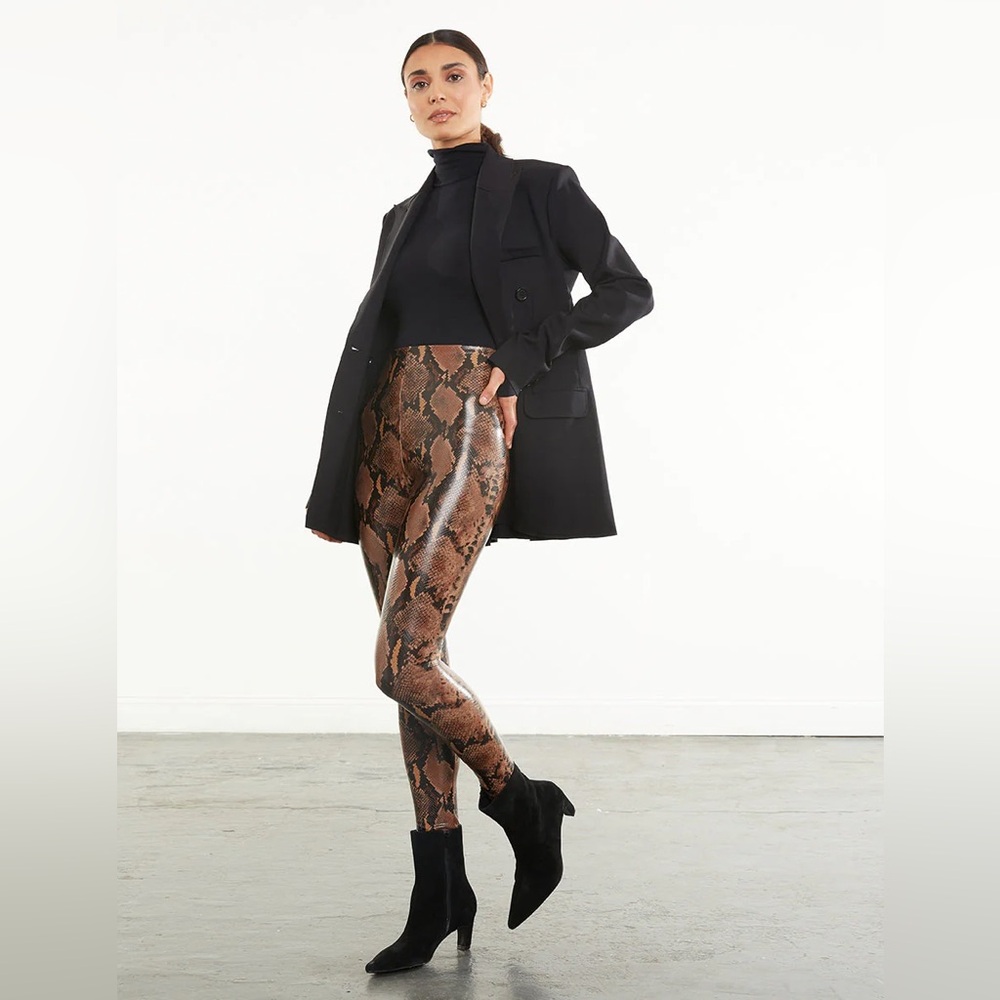 Zara Women’s Snake Print High Rise Leggings 
NWT 
Size M